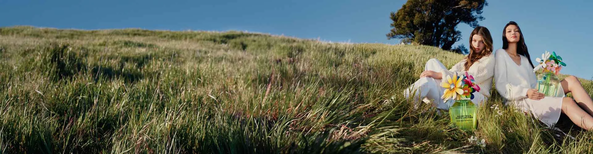 DAISY WILD EAU SO INTENS:  Discover a richer, deeper expression of wild florals and radiant woods.